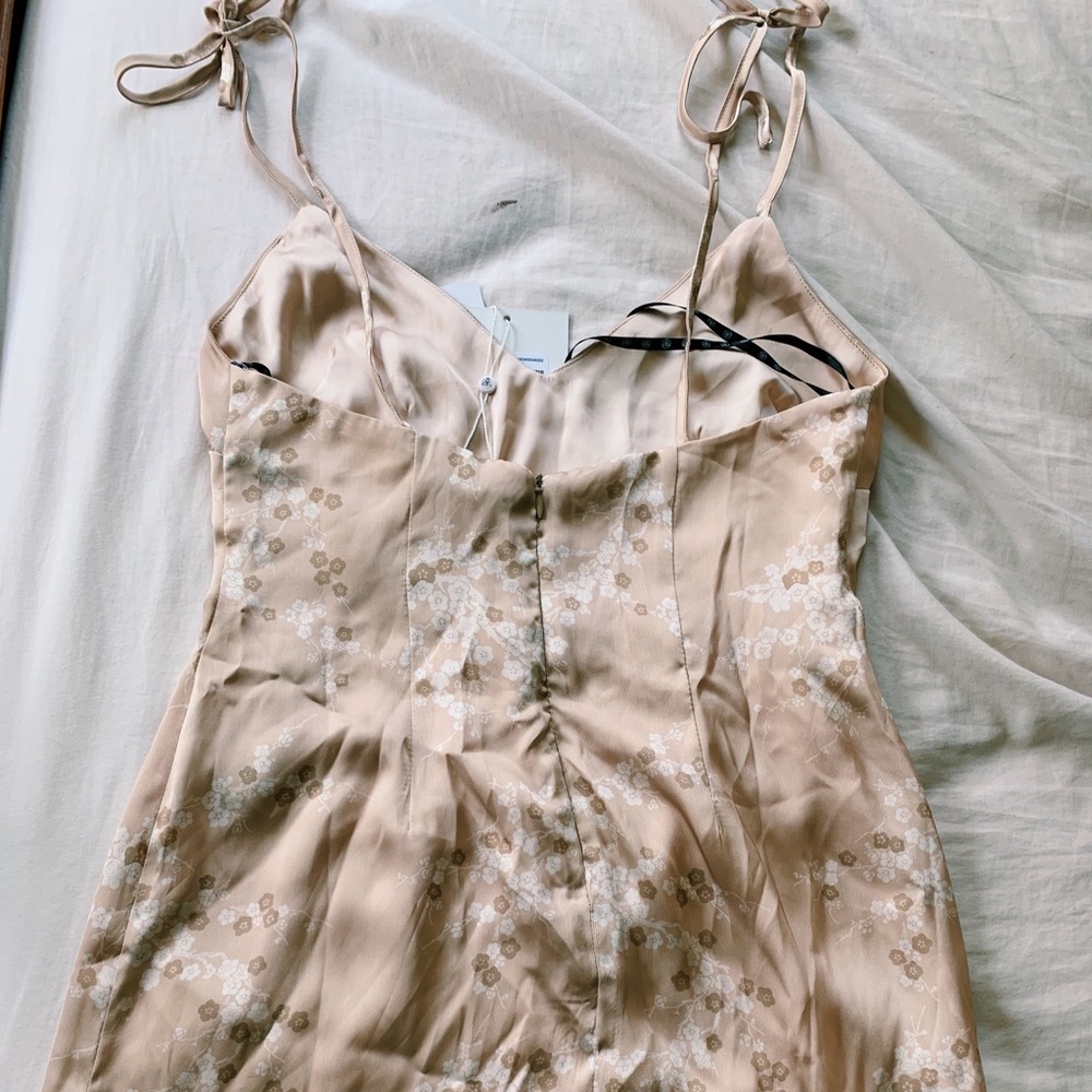 Missguided Tie Strappy Printed Shift Dress - Picture 2 of 5